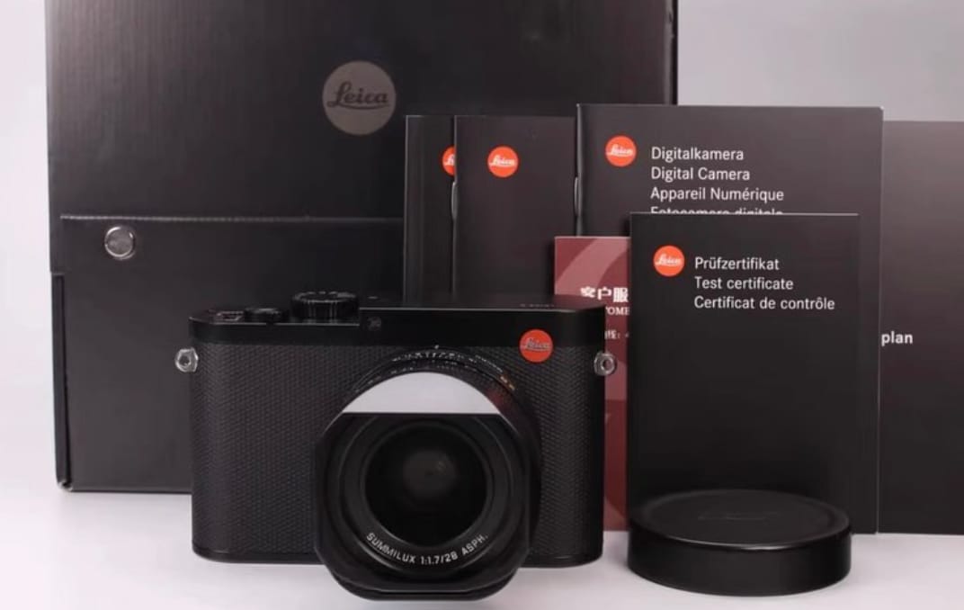 Leica Q1 with manuals 